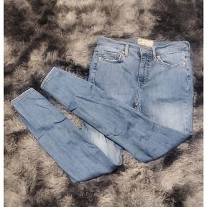 Free People Size W26.  61855-16515125 Skinny Distressed Blue Jeans